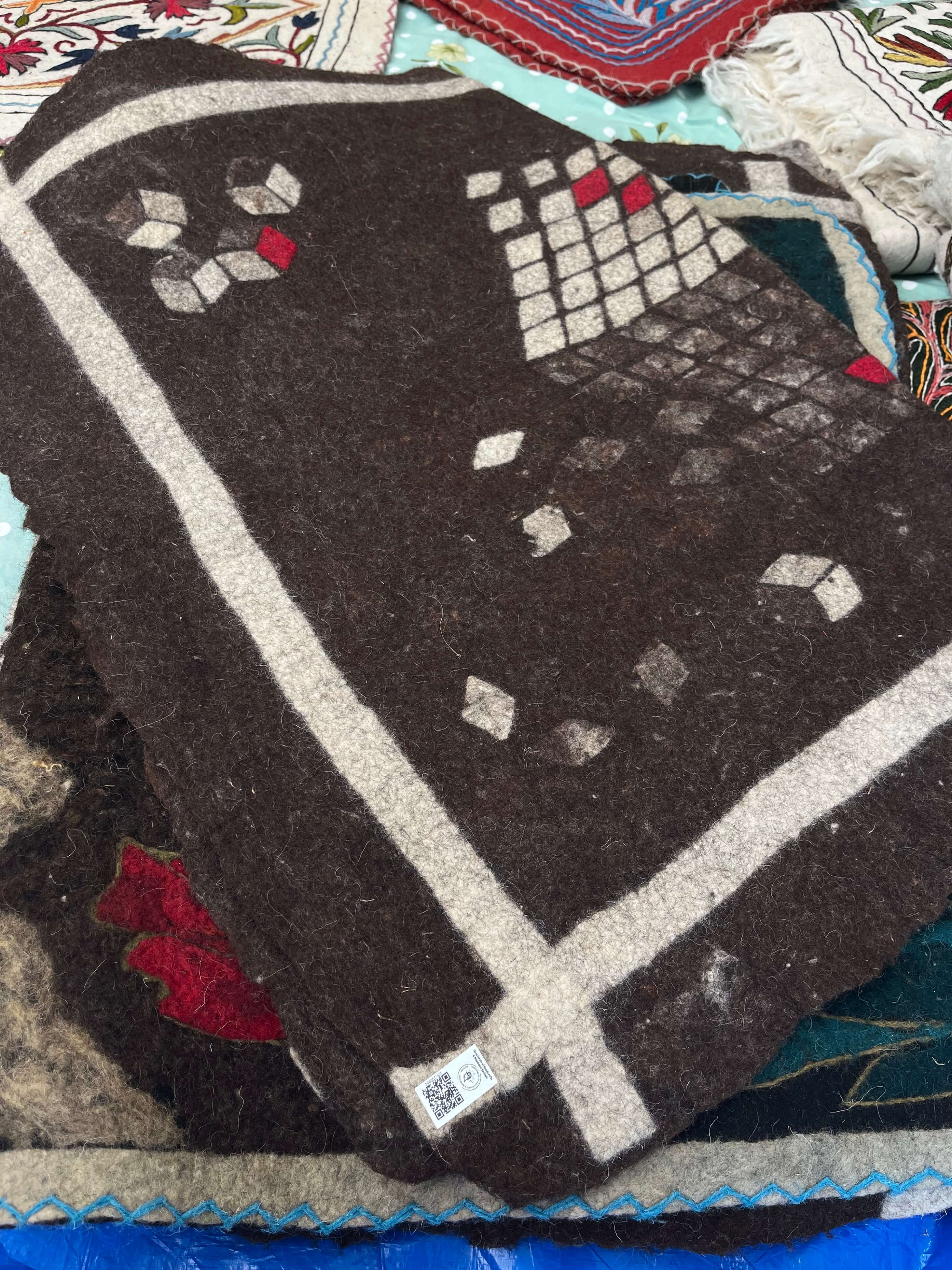 Kashmiri Namda Rug Cubic Design